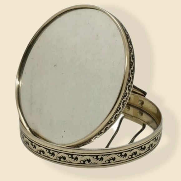 Vintage Compact Mirror Gold Tone Mother of Pearl - Picture 4 of 16